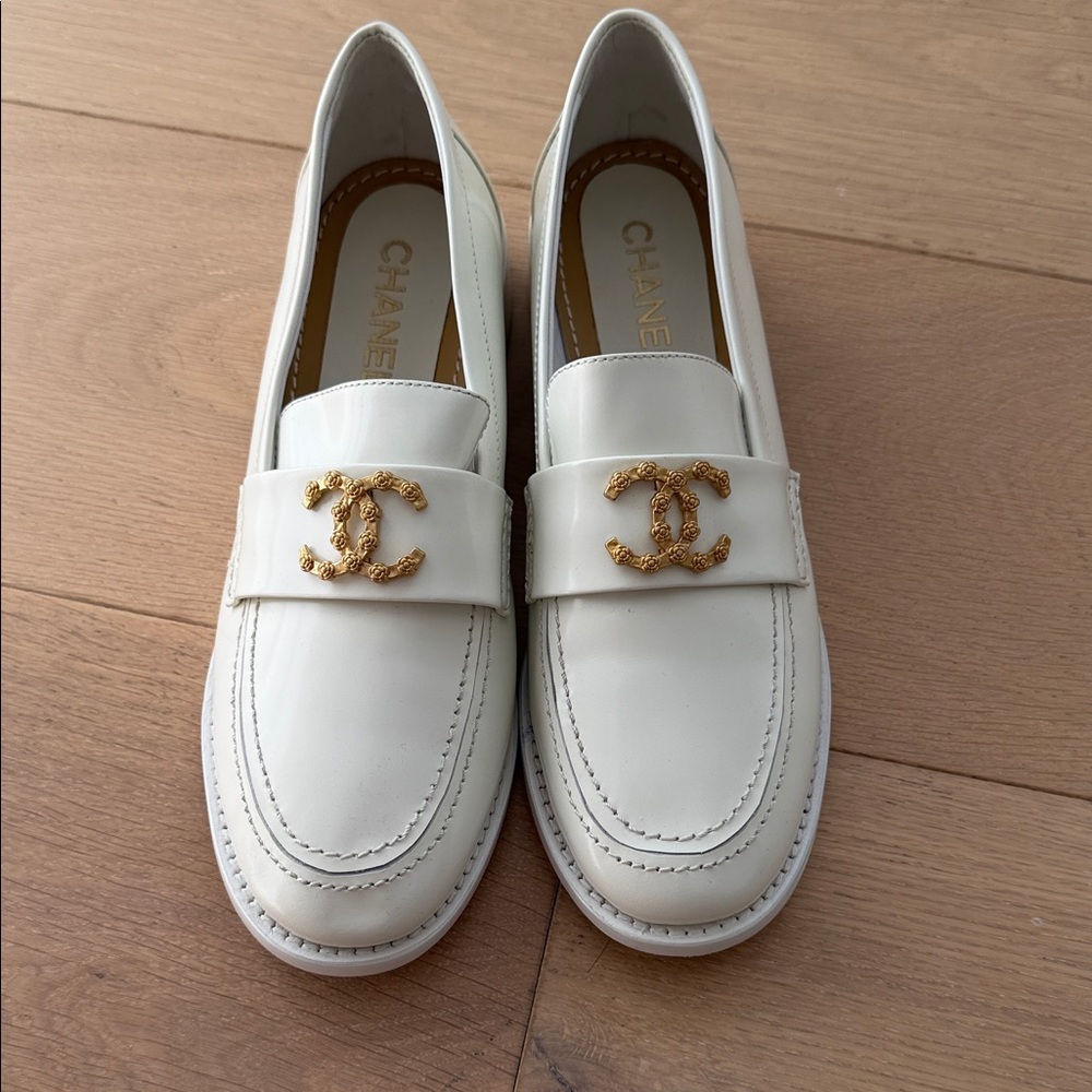 Chanel white Loafers for Women - Picture 6 of 8